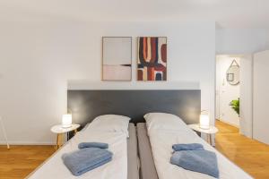 Postel nebo postele na pokoji v ubytování Glück Auf Appartements Lösorter Straße Duisburg