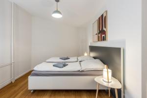 Postel nebo postele na pokoji v ubytování Glück Auf Appartements Lösorter Straße Duisburg