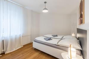 Postel nebo postele na pokoji v ubytování Glück Auf Appartements Lösorter Straße Duisburg