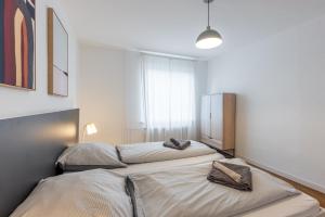 Postel nebo postele na pokoji v ubytování Glück Auf Appartements Lösorter Straße Duisburg