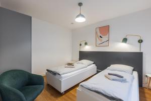 Postel nebo postele na pokoji v ubytování Glück Auf Appartements Lösorter Straße Duisburg