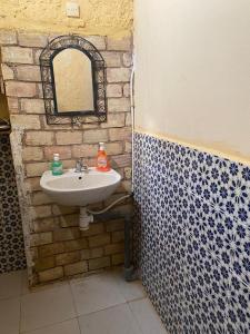 Ett badrum på Gite d étape Khettara Oasis