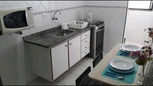 Η κουζίνα ή μικρή κουζίνα στο Apartamento Dias Felizes!