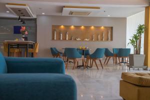 a dining room with blue chairs and a table at Hotel Estancia Chipichape Cali in Cali +77 photos