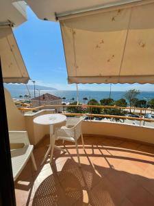 A balcony or terrace at Hotel Lungomare