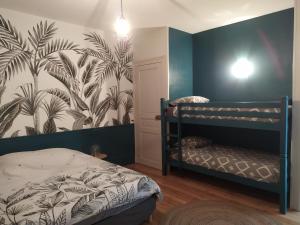 a bedroom with two bunk beds and a wall mural at L'Echappée Belle in Chartres