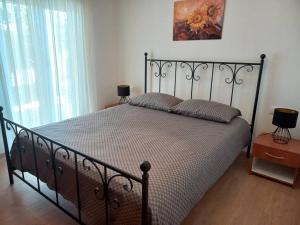 Un pat sau paturi într-o cameră la Apartment Lavanda