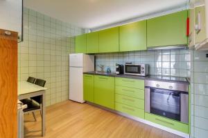 Una cocina o zona de cocina en Oca Vitoria Village