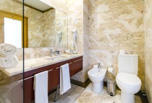 Un baño de Oca Vitoria Village