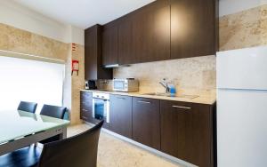 Una cocina o zona de cocina en Oca Vitoria Village