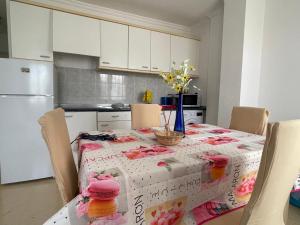 Een keuken of kitchenette bij Ocean Sunrise