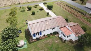 an overhead view of a white house with a roof at Le Cottage in Vinax
