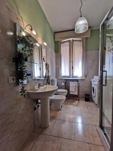 a bathroom with a sink and a toilet at B&B Ospedale Maggiore Parma affittacamere in Parma +38 photos