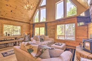 Gallery image of A-Frame Cabin Near Hiking and Biking Trails! in Duck Creek Village