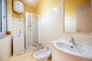 Ένα μπάνιο στο Casa Cinzia in Marina di Corricella +12 φωτογραφίες
