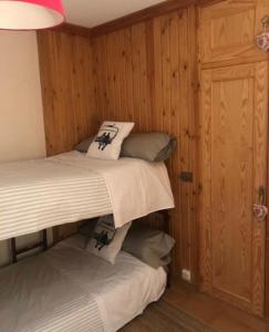 Postel nebo postele na pokoji v ubytování Acogedor apartamento en Astun