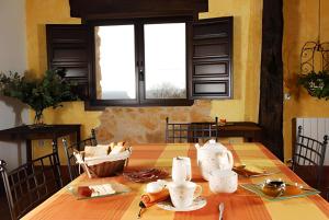 Restoran ili drugo mesto za obedovanje u objektu Encantadora Casa Rural: Las 7 Llaves