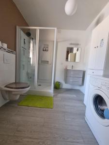 Phòng tắm tại Joli appart. 2 à 8 pers. a 20 min du futuroscope