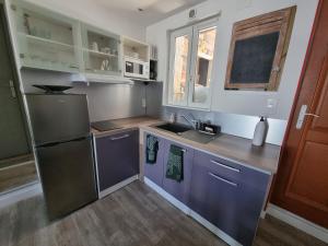 Nhà bếp/bếp nhỏ tại Joli appart. 2 à 8 pers. a 20 min du futuroscope