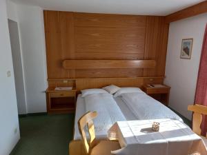 Voodi või voodid majutusasutuse Garnì Piz da L'Ander toas