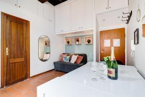 A bed or beds in a room at BBL - Trevi 2Bdr Apartment