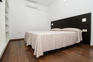 Posteľ alebo postele v izbe v ubytovaní Rentalmar Villa Covamar families only + 25 fotografií
