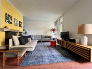 a living room with a couch and a tv at ROOM in Molhe house with pool in Porto