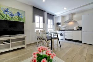 A kitchen or kitchenette at El Refugio de La Corredera & Parking Incluido