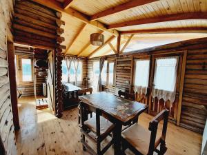 a dining room with a wooden table in a cabin at Cabañas El Vallecito Escondido de Tandil in Tandil