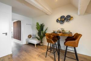 Ein Sitzbereich in der Unterkunft Madrid Suites