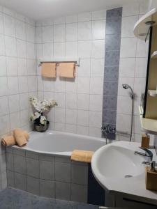 Koupelna v ubytování Bachschneider Apartments - by myNests + 26 fotografií