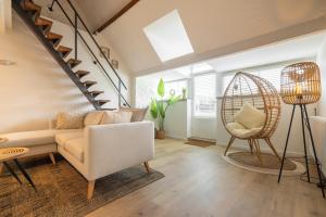 Ein Sitzbereich in der Unterkunft Madrid Suites