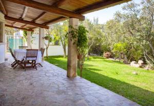 Vườn quanh Charming House near Porto Rotondo with Shared Pool