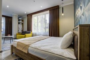 Postel nebo postele na pokoji v ubytování Inter Hotel Bishkek + 37 fotografií