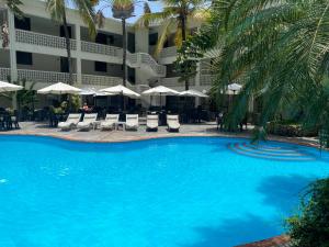 Bazén v ubytování Acuarium Suite Resort nebo v jeho okolí