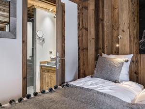 a bedroom with a bed and a bathroom with a sink at Appartement Val-d'Isère, 5 pièces, 8 personnes - FR-1-567-17 in Val-d'Isère