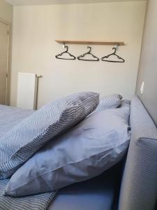 Uma cama ou camas num quarto em stevans place