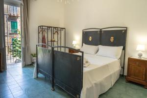 A bed or beds in a room at Chérie Apartment Tropea