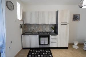 A kitchen or kitchenette at Chérie Apartment Tropea