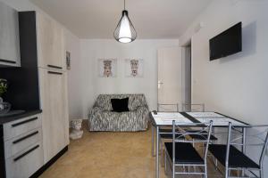 A television and/or entertainment centre at Chérie Apartment Tropea
