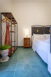 A bed or beds in a room at Chérie Apartment Tropea