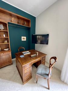 Televízia a/alebo spoločenská miestnosť v ubytovaní 4 Balconi House-Elegante dimora nel centro storico