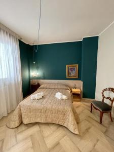 Posteľ alebo postele v izbe v ubytovaní 4 Balconi House-Elegante dimora nel centro storico