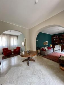 Posedenie v ubytovaní 4 Balconi House-Elegante dimora nel centro storico