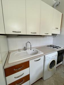 Kuchyňa alebo kuchynka v ubytovaní 4 Balconi House-Elegante dimora nel centro storico