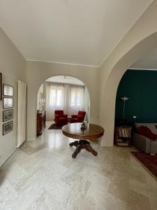 Posedenie v ubytovaní 4 Balconi House-Elegante dimora nel centro storico