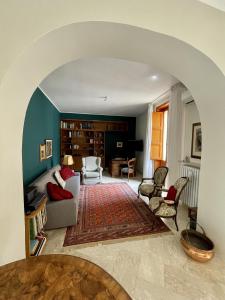 Posedenie v ubytovaní 4 Balconi House-Elegante dimora nel centro storico