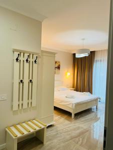Ein Bett oder Betten in einem Zimmer der Unterkunft M House Băile Herculane