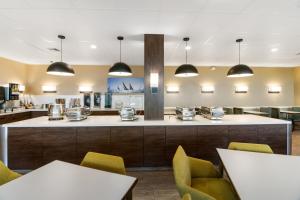 Kuchyň nebo kuchyňský kout v ubytování Clarion Pointe Galveston - Beachfront