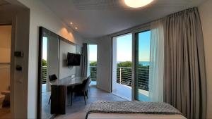 TV a/nebo společenská místnost v ubytování Grand Hotel Playa